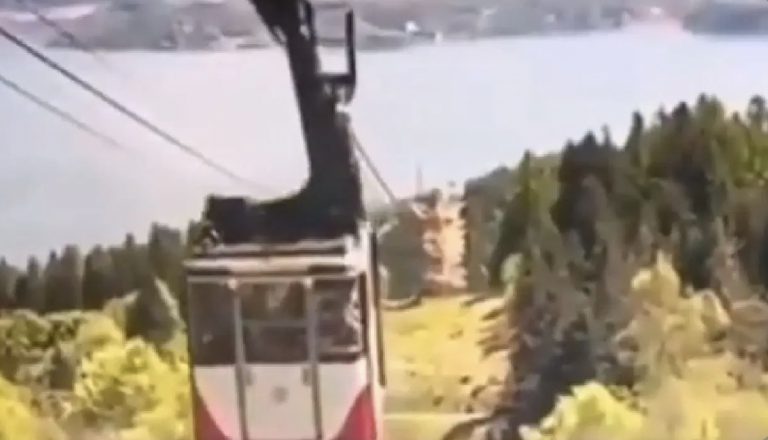 4A9AFF2D-4EA3-4F37-BA8B-B7D7A910F9D7