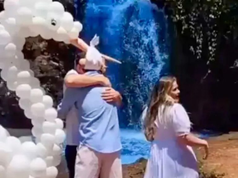 B90F8131-16C4-4692-B2E9-FC5DD6CEBEDC