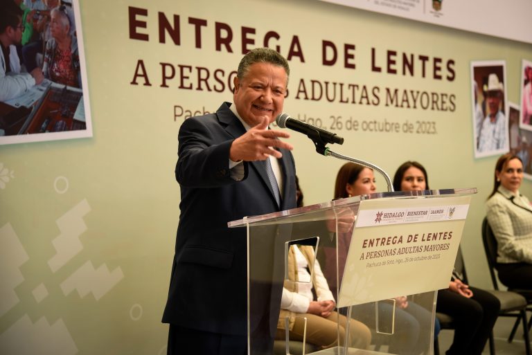 26_Octubre_2023_Gobernador_Entrega de lentes a personas adultas mayores -05