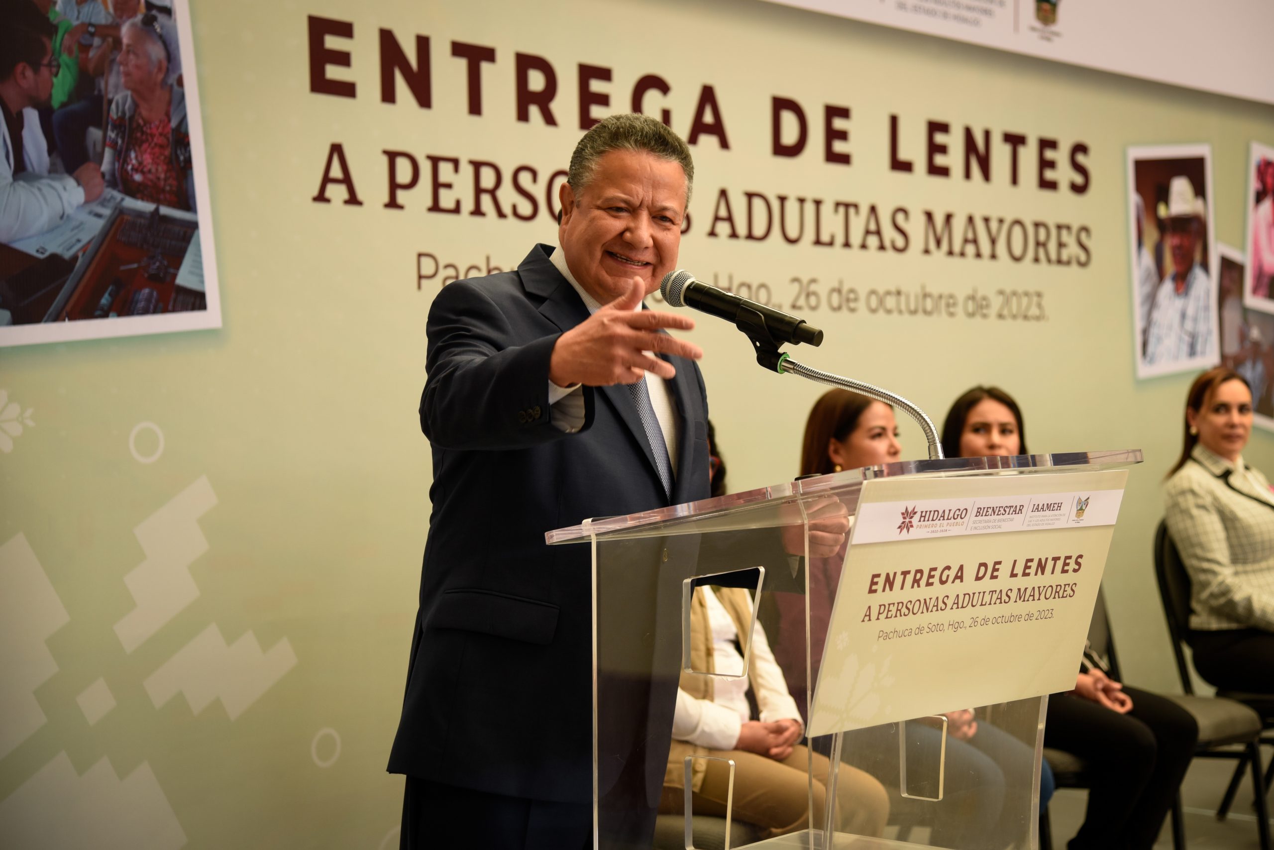 26_Octubre_2023_Gobernador_Entrega de lentes a personas adultas mayores -05