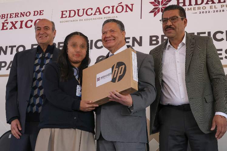 07_Febrero_2024_Gobernador_Entrega de Equipamento SEPH Alumnos Discapacidad y Sobresalientes_LG-02